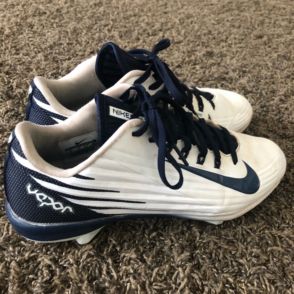 Men’s size 8 Nike baseball cleats